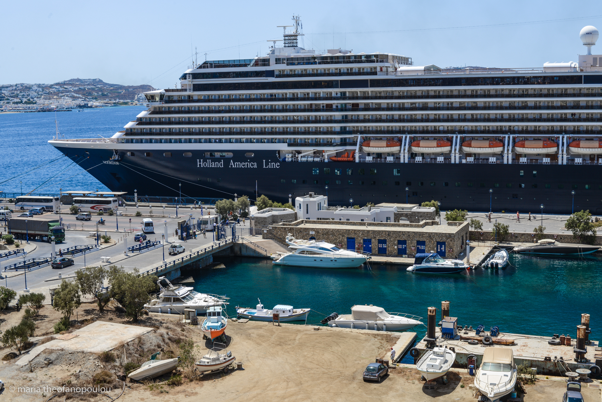cruise ship dock mykonos